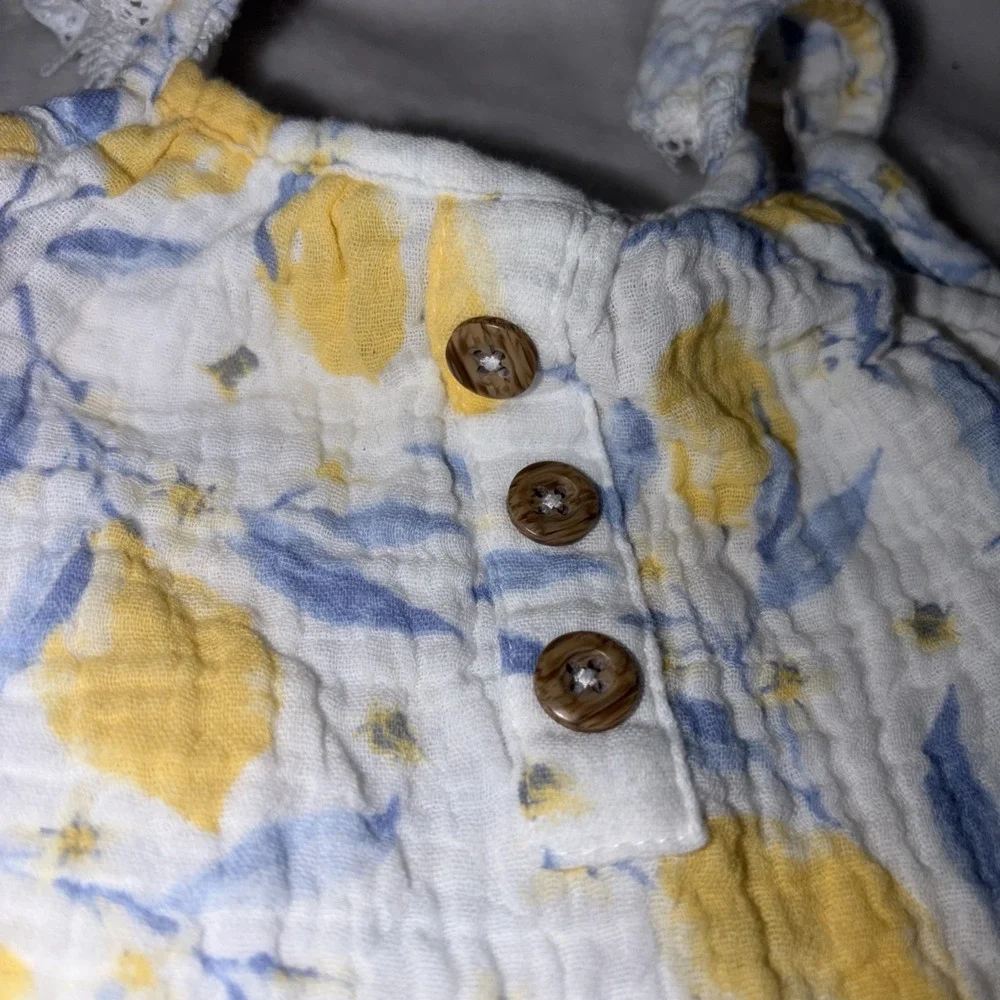 Emily and Oliver Baby Girl Lemon Muslin Romper 0-3 Months Faux Wood‎ Buttons EUC